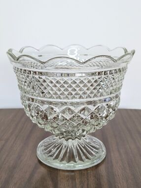 Vintage Anchor Hocking Wexford Pattern Footed Glass Salad Or Parfait Bowl